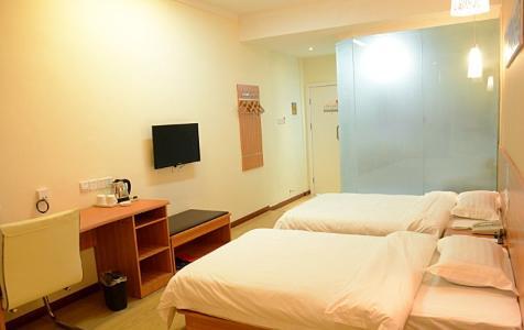 Thank Inn Chain Hotel Henan Xinyang Train Station Gongqu Road מראה חיצוני תמונה